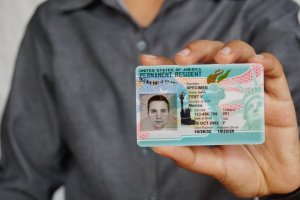 САЩ частично отмениха строгите изисквания за зелена карта