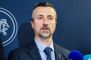 Шефът на НЗОК хвърли оставка, преди парламентът да го освобо