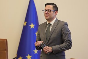Министър Пулев горещо защити назначаването на Румен Христов в ДКК