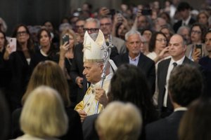Папата освети Кулата на Христос на "Саграда фамилия"