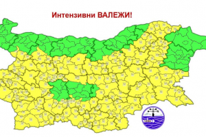Обявен е жълт код за бури, градушки и порои в почти цялата страна