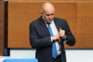 Радев си говорил с дясната ръка на Зеленски само за мир, не за война