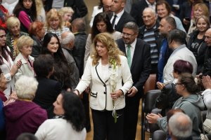 Брависимо за Йотова - всички я обичат, без да задават въпроси
