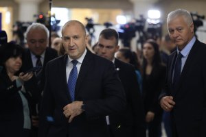 ЦИК се оплете по казуса с жалбите срещу Румен Радев
