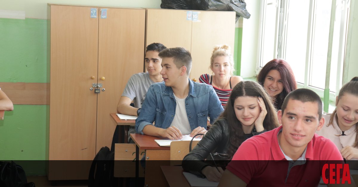 МОН няма да прави компромис с матурата по английски, срещу