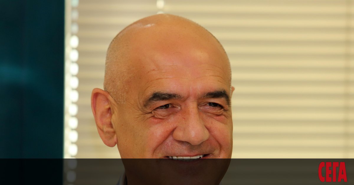 Два месеца преди да завърши мандата си, управителят на НЗОК