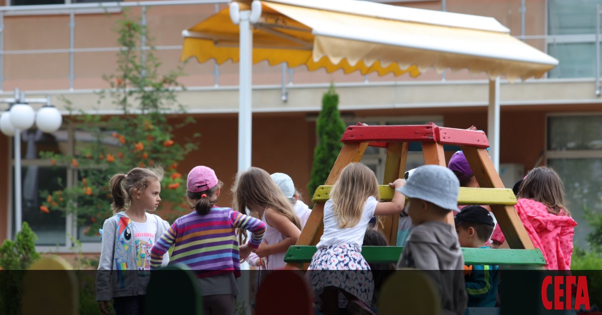 Децата в една група в детската градина може да са