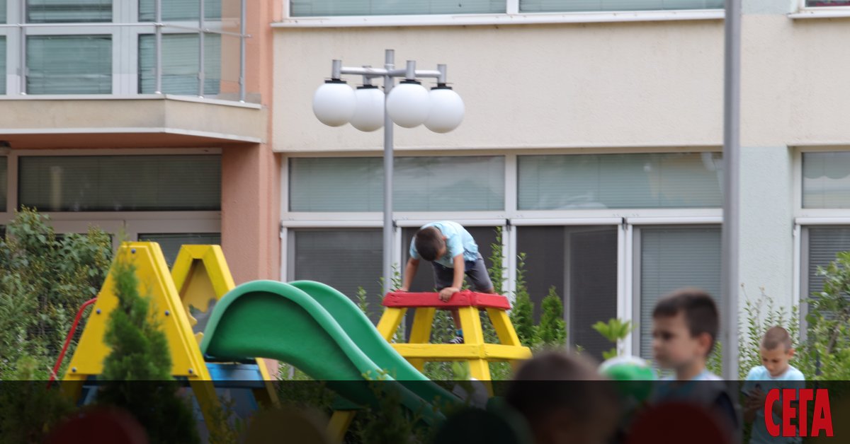 Внучетата на директори, учители и помощен персонал от столичните детски