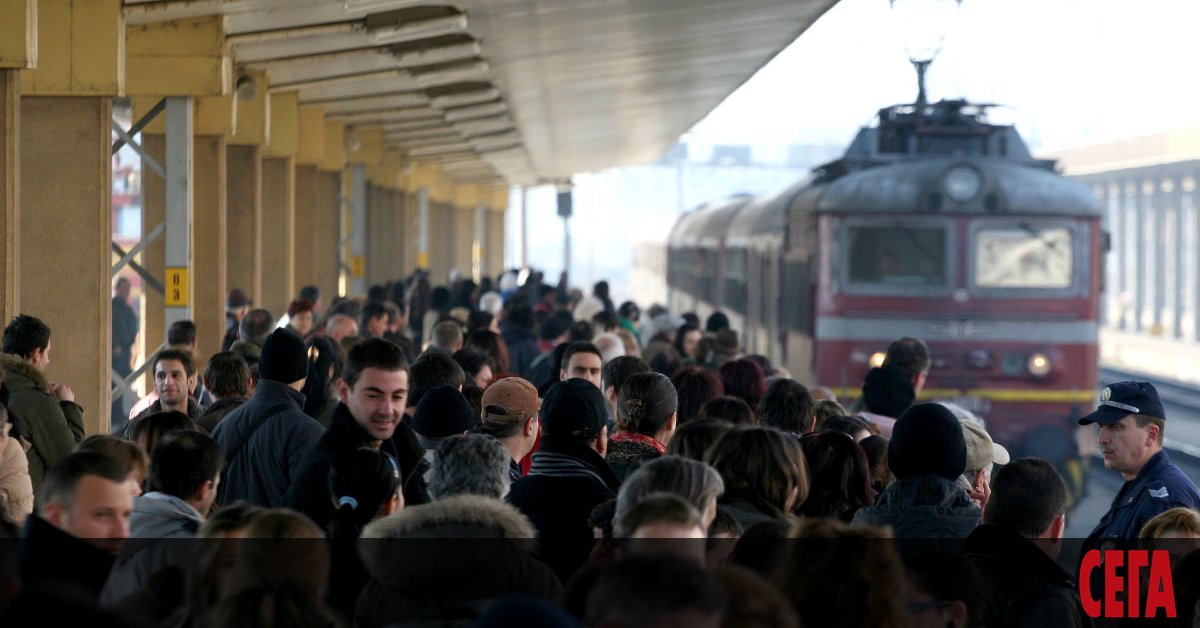 Само два дни след като премиерът Бойко Борисов подкара влак
