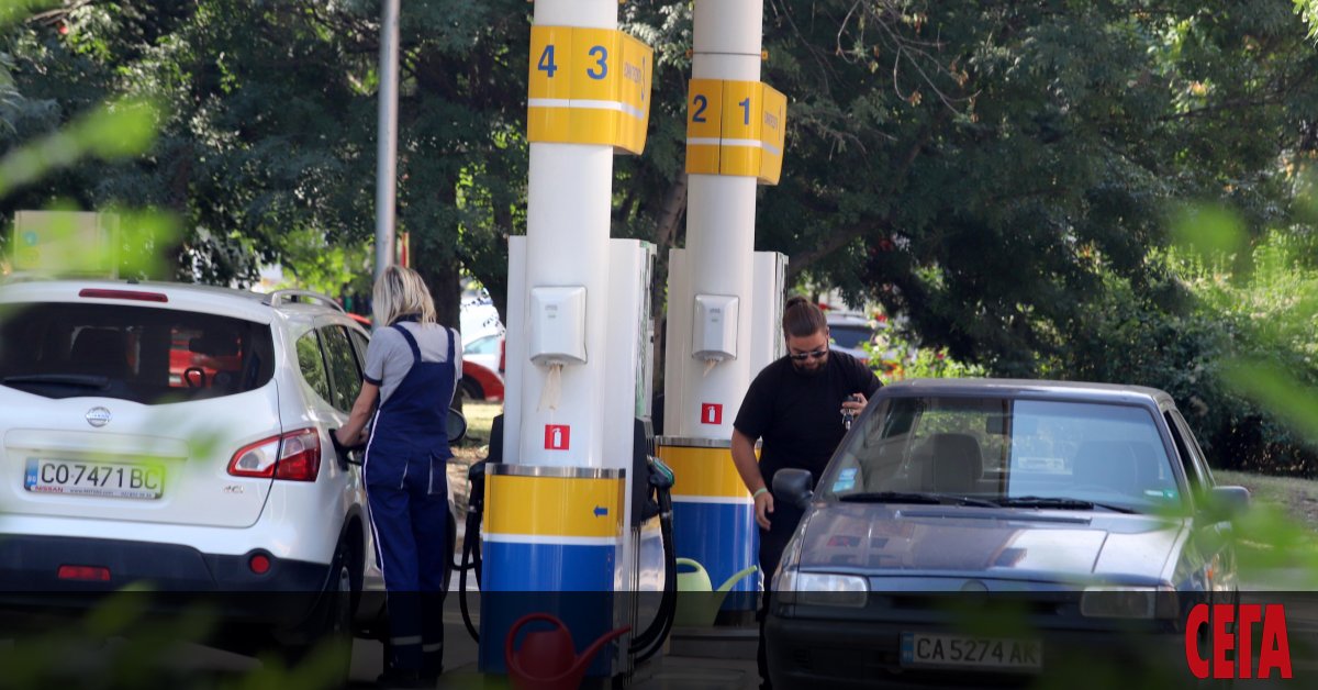 За последния месец масовият бензин е поскъпнал с 0,09 лв./л (4,81%),