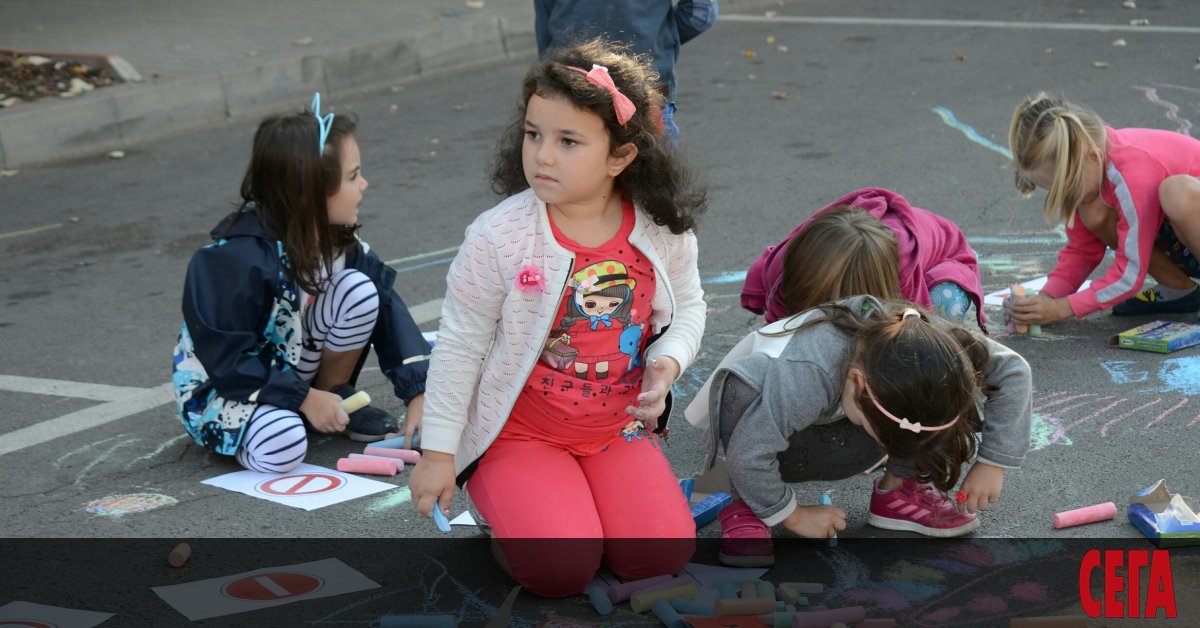 Управляващите твърдо и спешно поемат курс към въвеждането на задължително