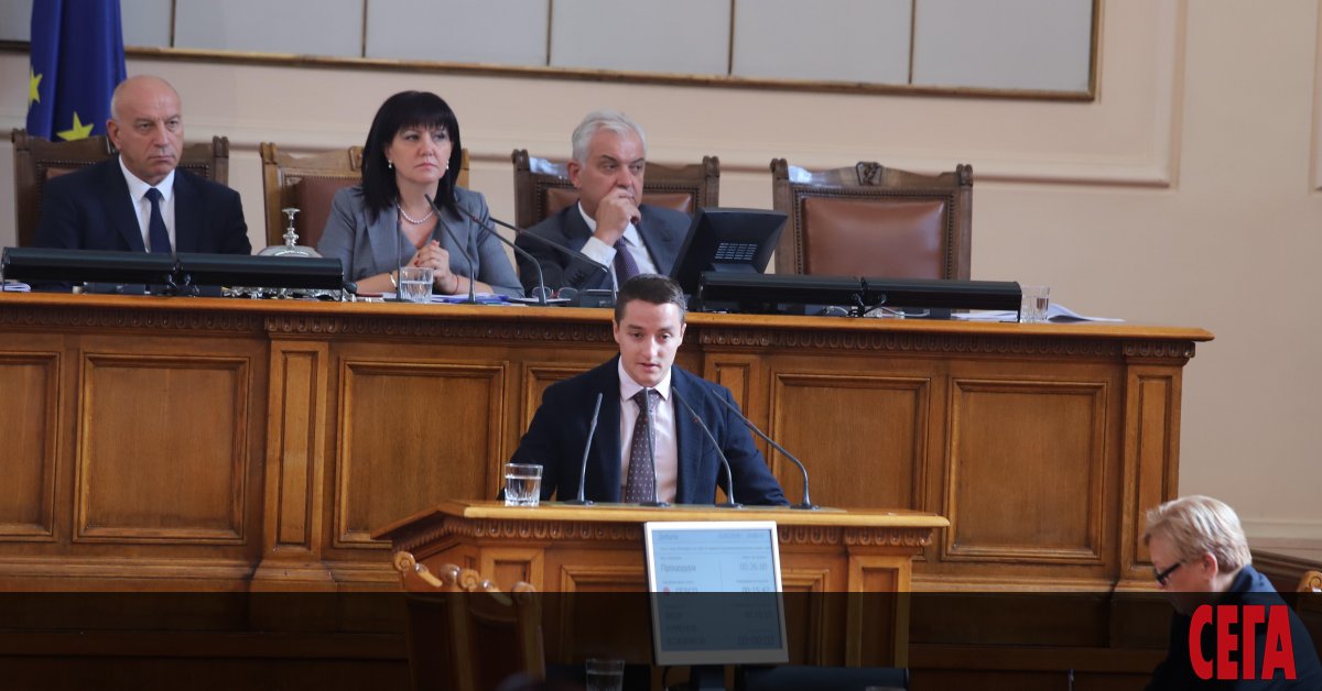 Два дни след обявяването на водачите на червените листи за