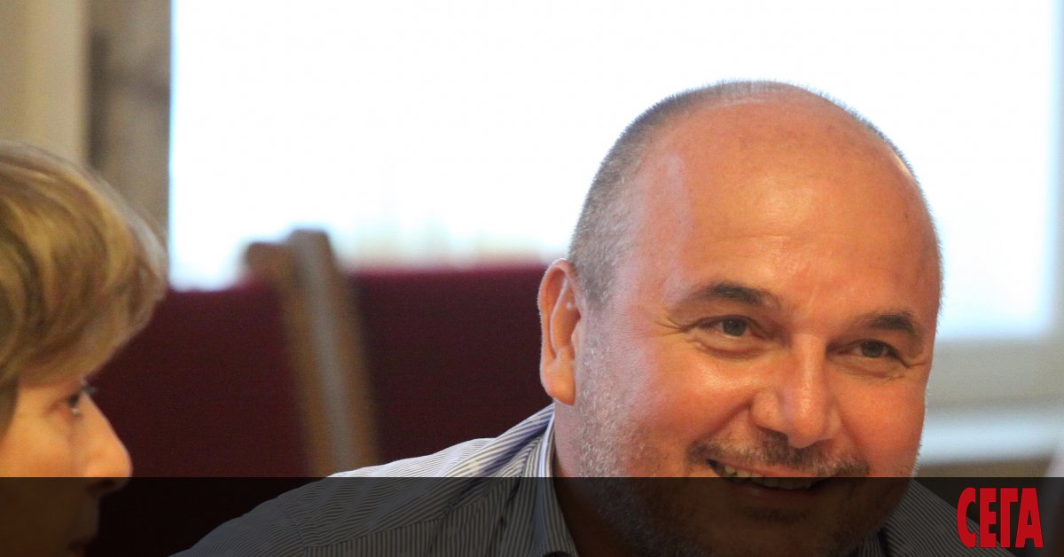 - Гн Дацов, вижда  ли се измерението на кризата от