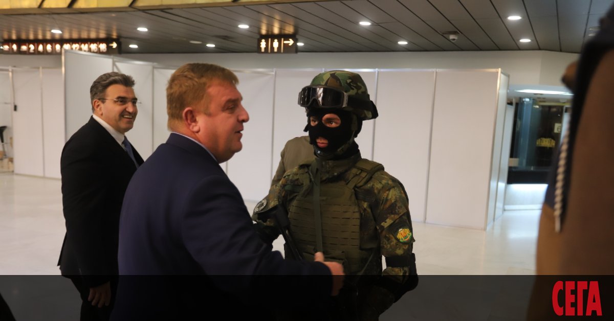 Парламентът възстанови срочната военна служба, като засега е предвидено тя