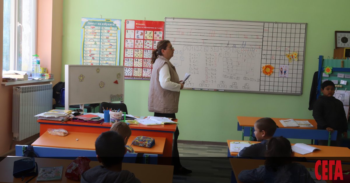 Намерението на просветното министерство да сформира корпус от 80 учители