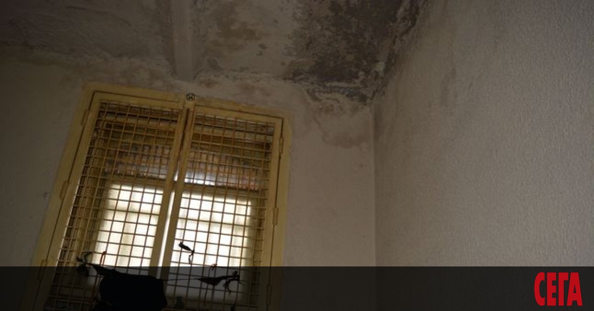 Задържан в ареста обвиняем да получи индивидуален комплект прибори и