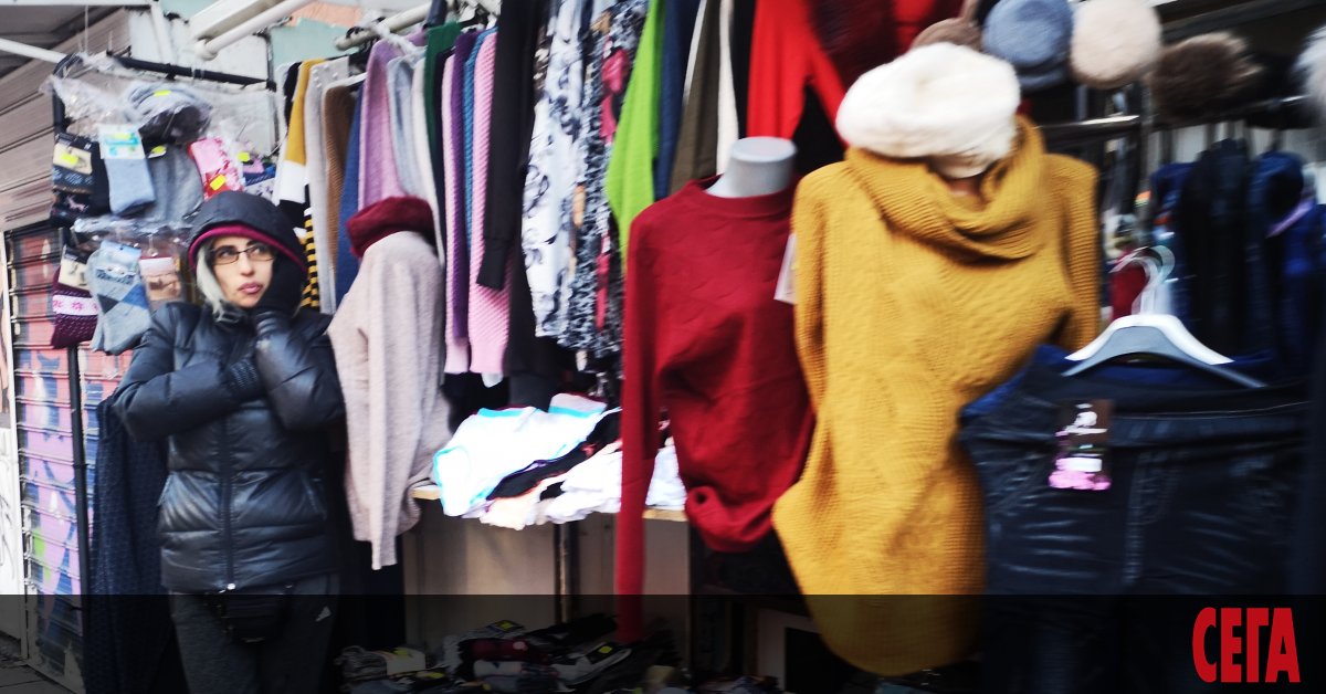 По-скъпи през октомври са станали дрехите, обувките и някои храни