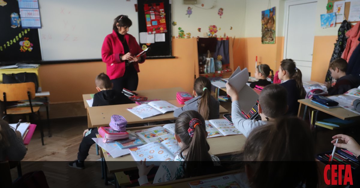 10 000 лева смята да отдели просветното министерство, за да