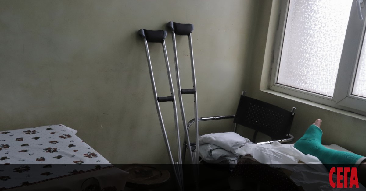 Нито НОИ, нито работодателите приемат да плащат първите три дни