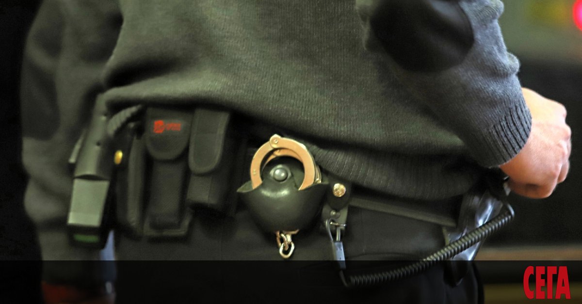 Директорът на гимназията в Ихтиман е бил арестуван, предаде БНР.