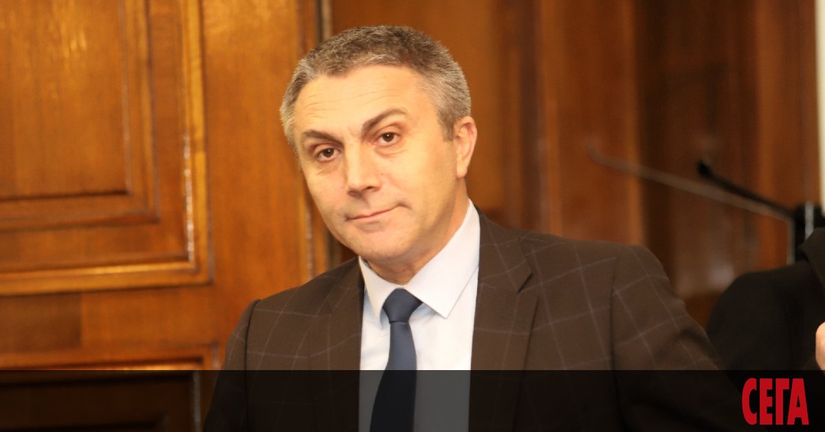 Председателят на ДПС Мустафа Карадайъ е заминал за Турция за