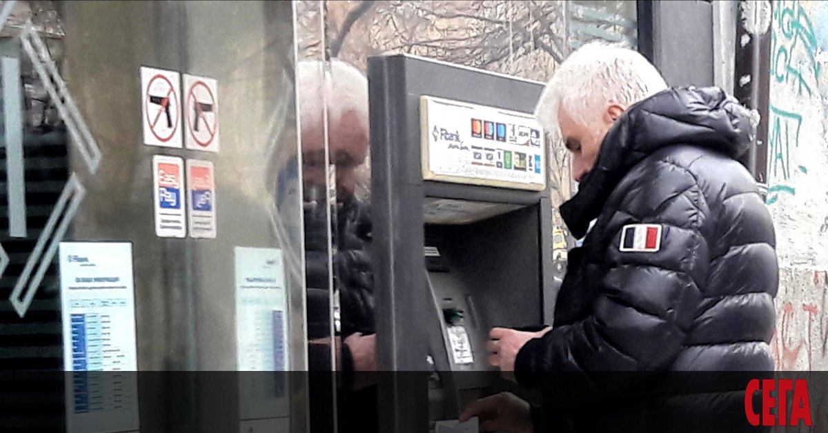 Българските банки до последно ще държат високи таксите за преводи