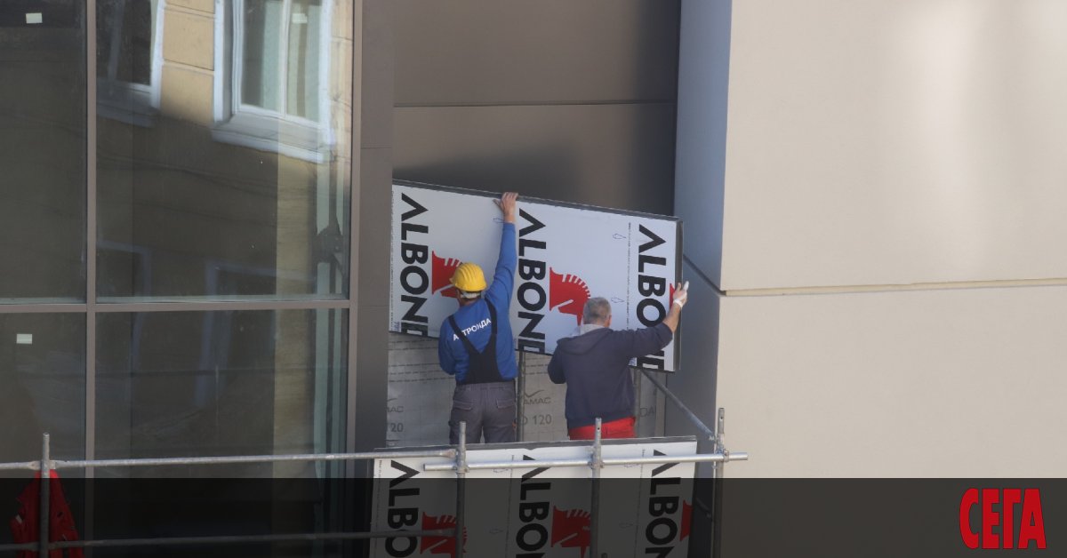 Само реконструкцията на зала Света София в нова пленарна зала