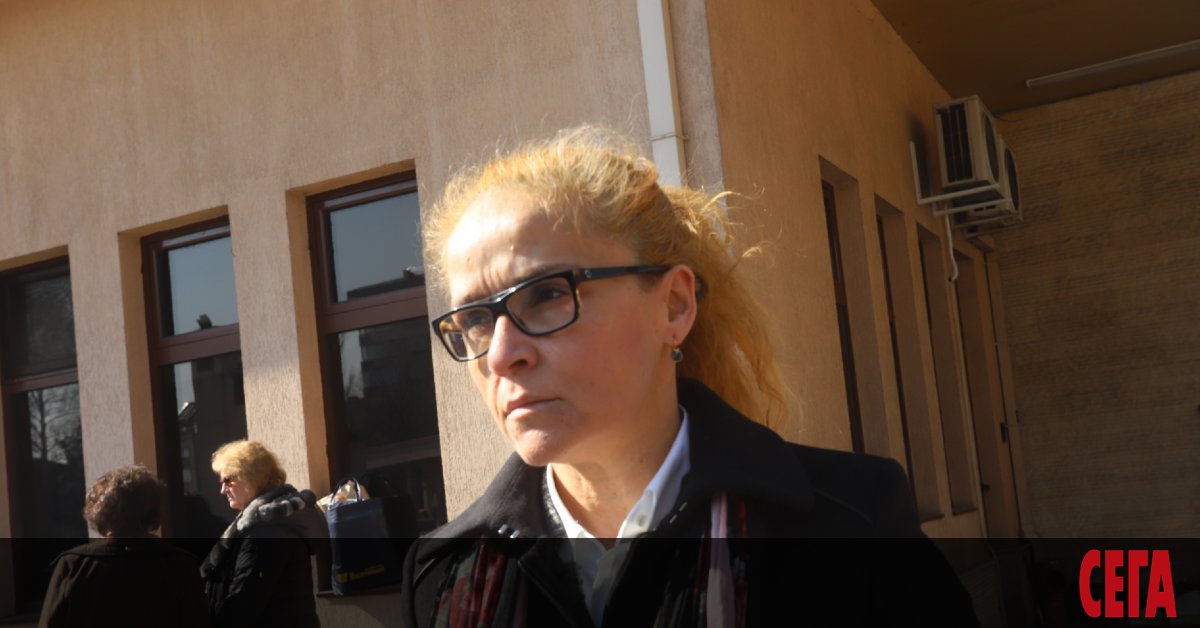 Изключително ми е трудно! Получавала съм заплахи. Това си е