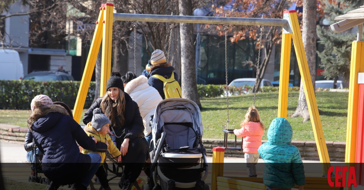 Депутатите окончателно приеха по-високи данъчни отстъпки за семействата с деца, които