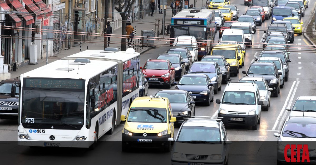 Трайният ръст на автомобилите в София, липсата на обособени трасета