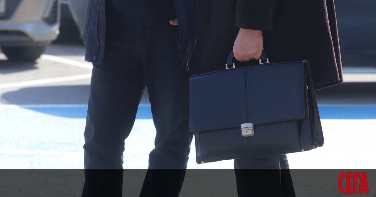 Наглостта на управляващите продължава да дълбае дъното. Правителството тихомълком е