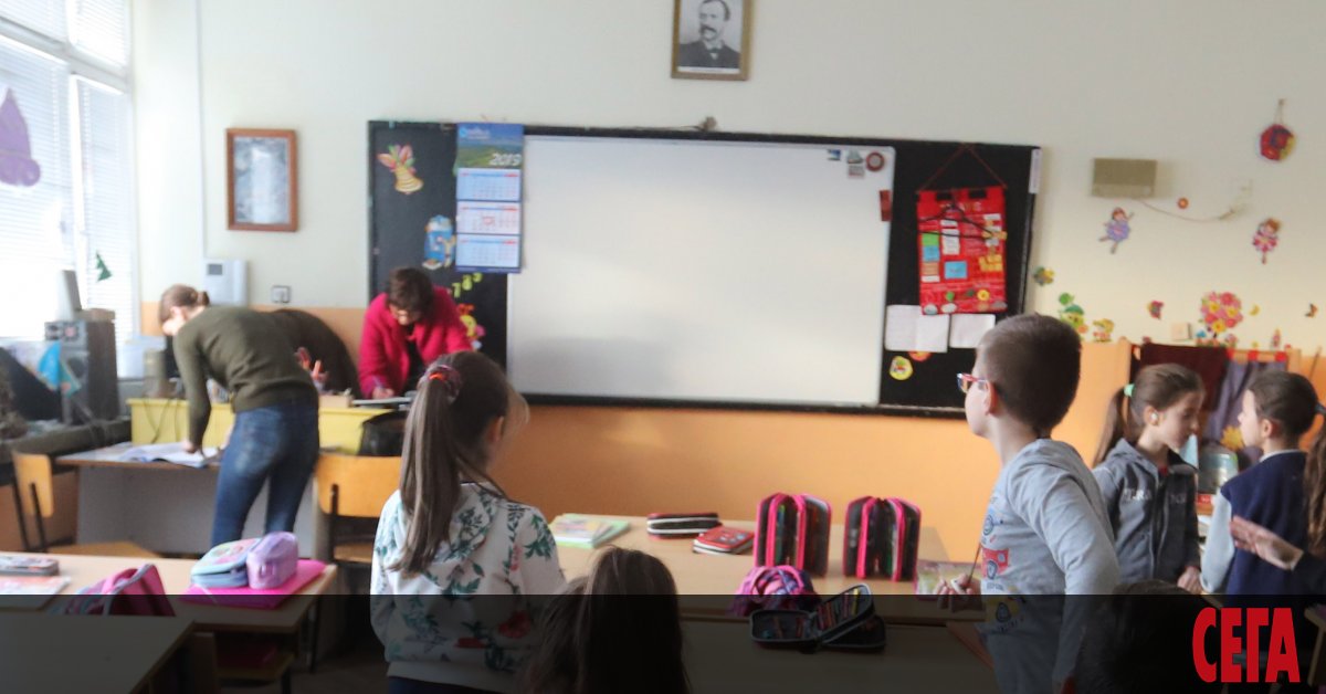 Учителите масово не желаят да се върнат в класните стаи.