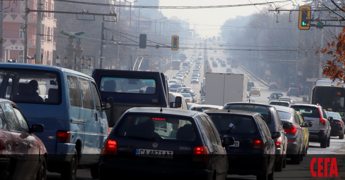 Освен че все още е със стар автопарк, София е