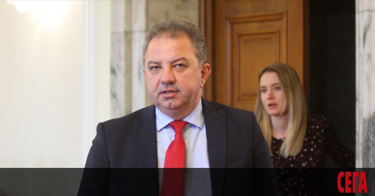 Близо 6 хиляди новоизбрани общински съветници трябва да бъдат проверени