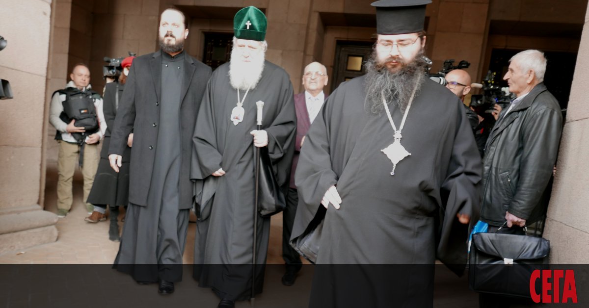  
 
Премиерът Бойко Борисов бе по-рано днес при митрополитите в Синодалната палата