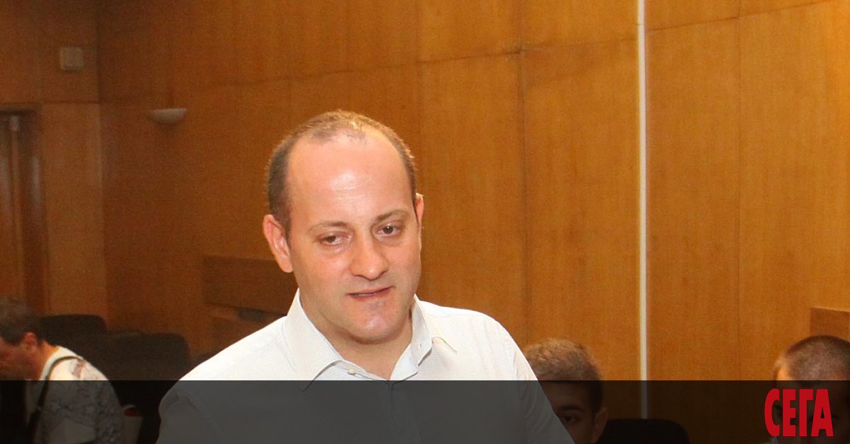 Недопустимо е голяма тема като конституционното устройство на държавата да бъде