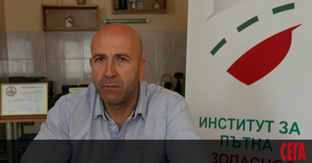 - Автошколите в страната излязоха на протест срещу готвените от правителството