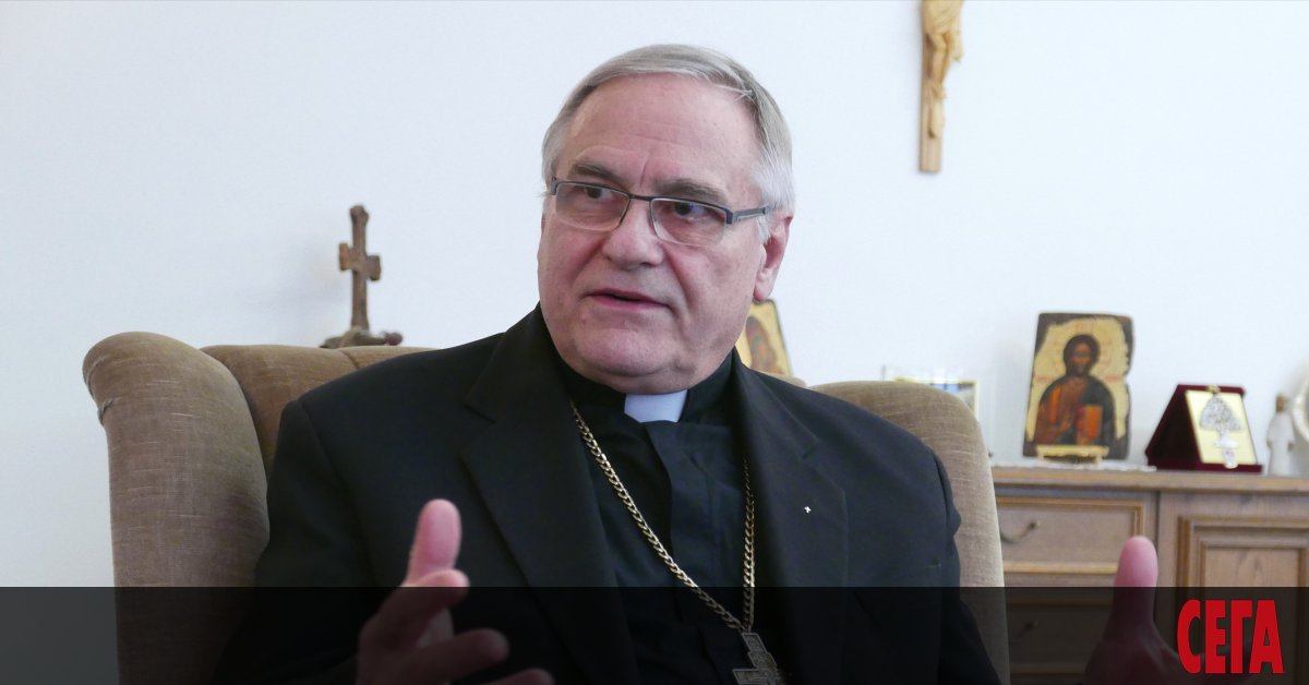 - Монсеньор Пройков, на 5 и 6 май в България