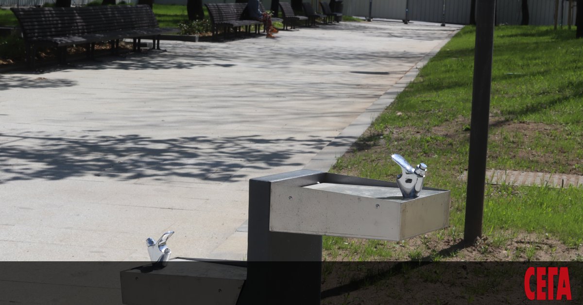 Моля да имате предвид, че влаганото градско обзавеждане е предвидено