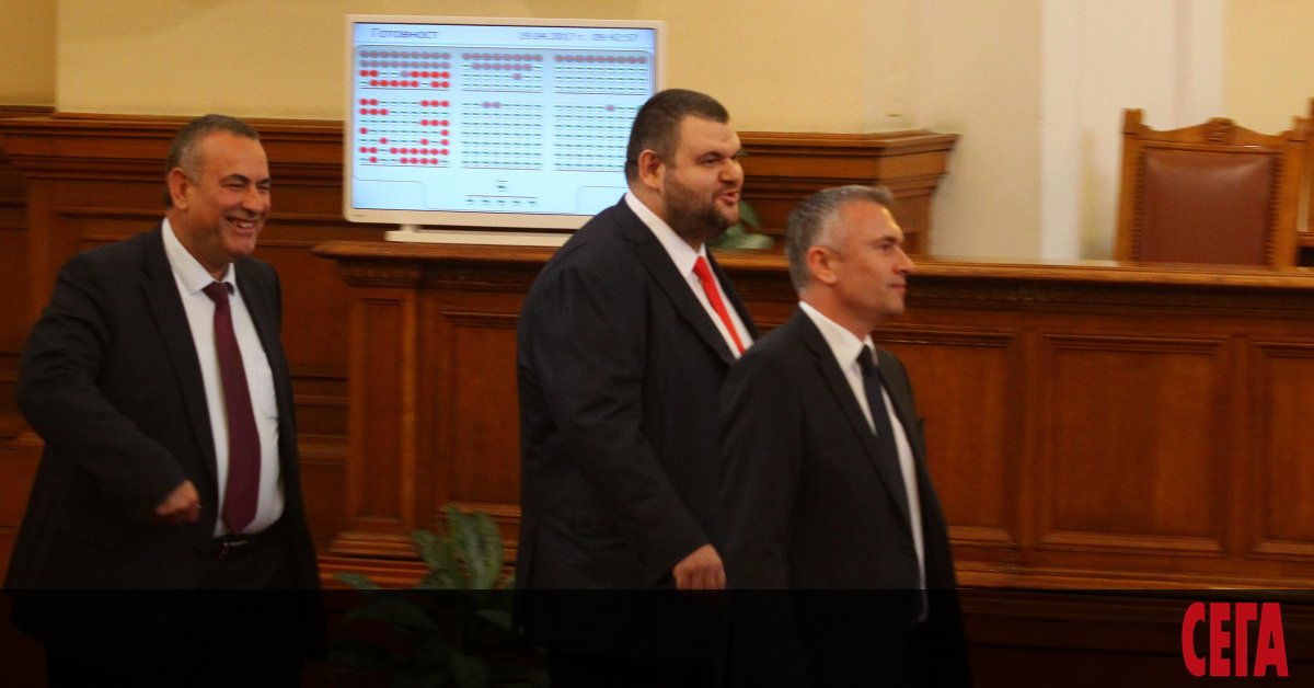 Същински антирекорд по неявяване на работа е отбелязал депутатът от