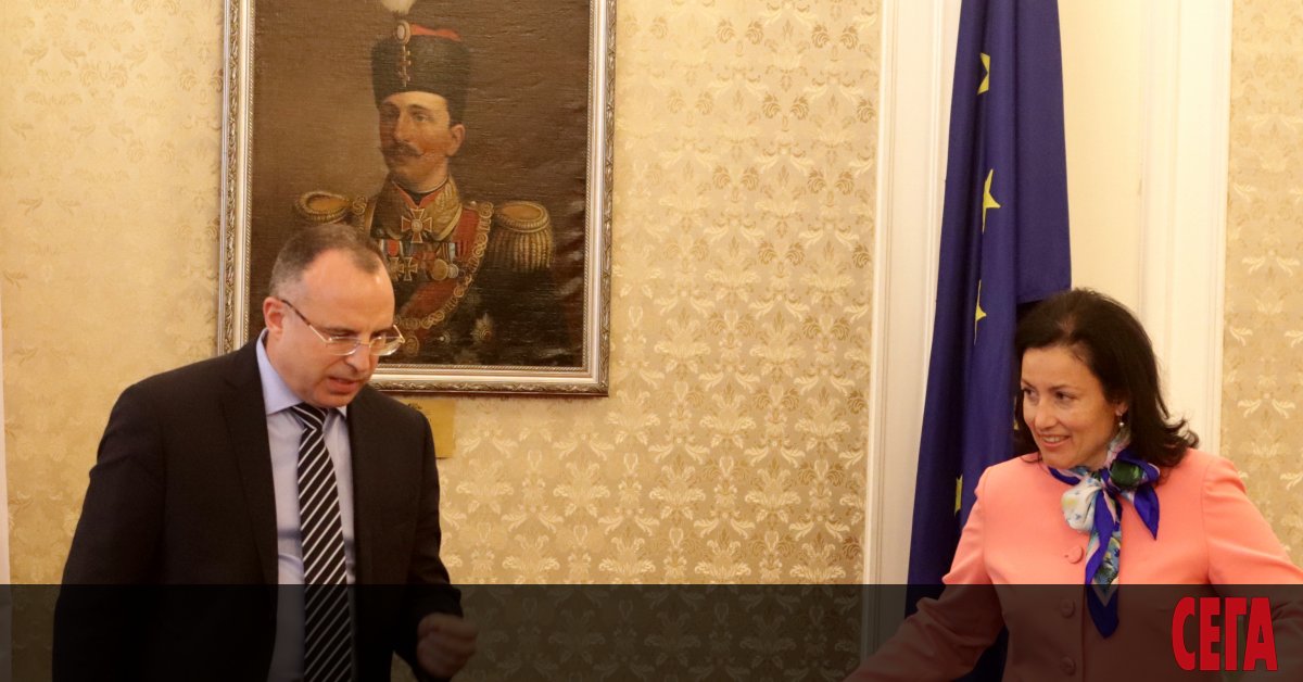 Скандалът с къщите за гости, строени с европари, но ползвани за