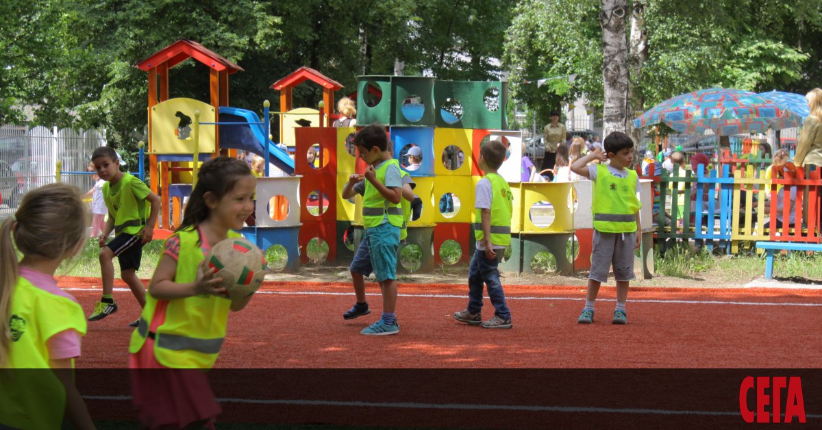 Общинските управи разработват вариант, при който детските градини да отворят