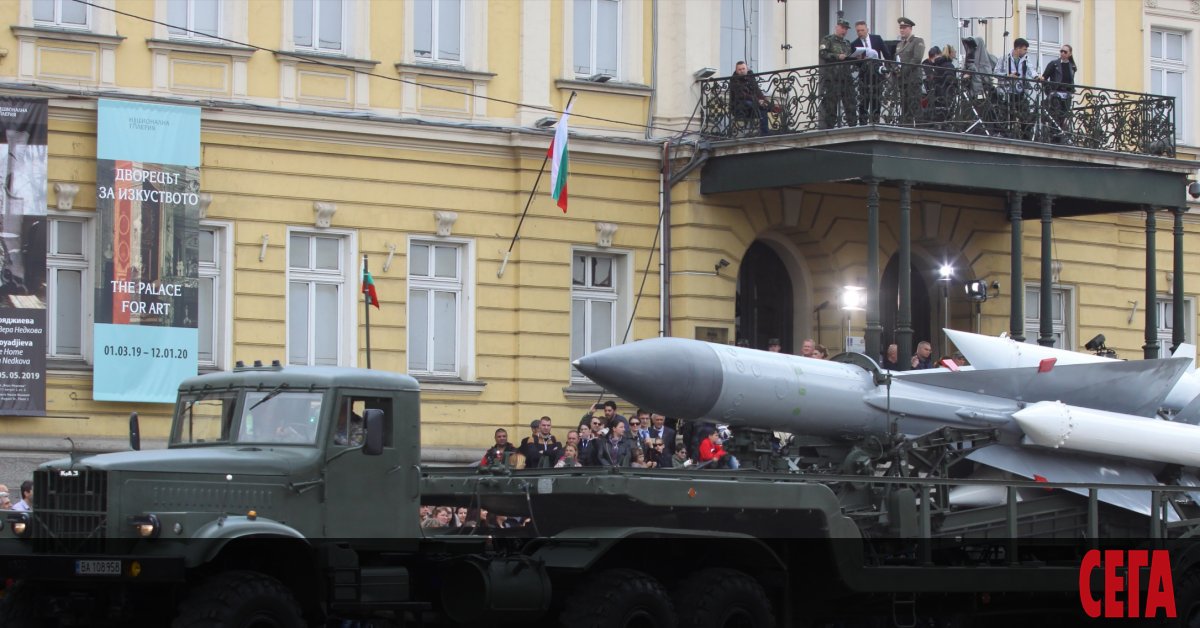Военен парад във вида, в който го познаваме, няма да