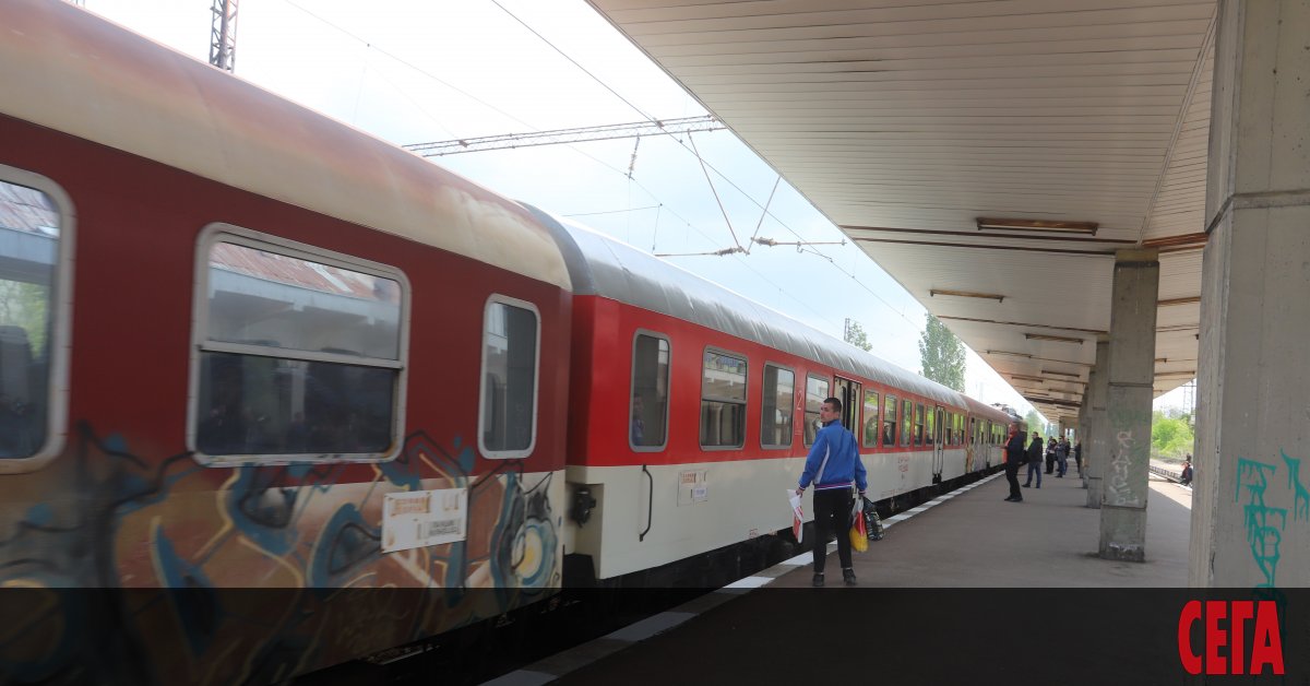 33-годишният мъж е прободен от нож от друг по-възрастен пътник вчера