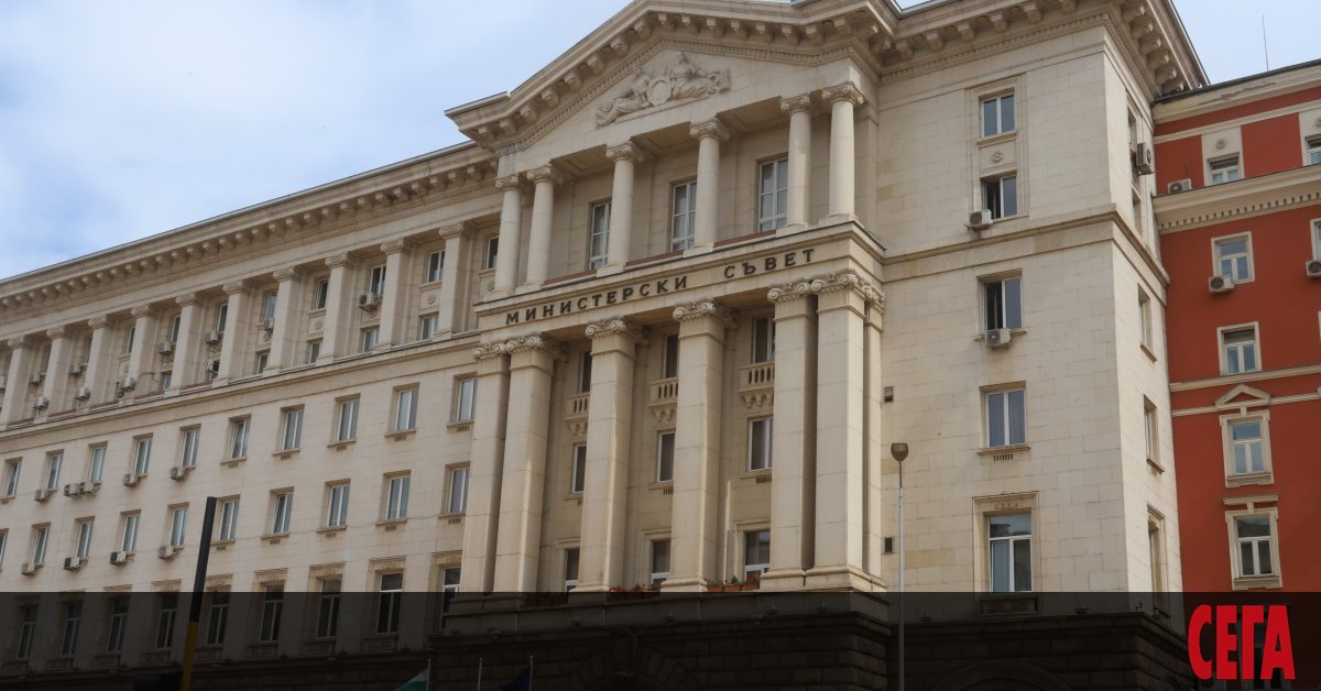 Новосформираният медицински съвет се очаква да даде първият си брифинг,