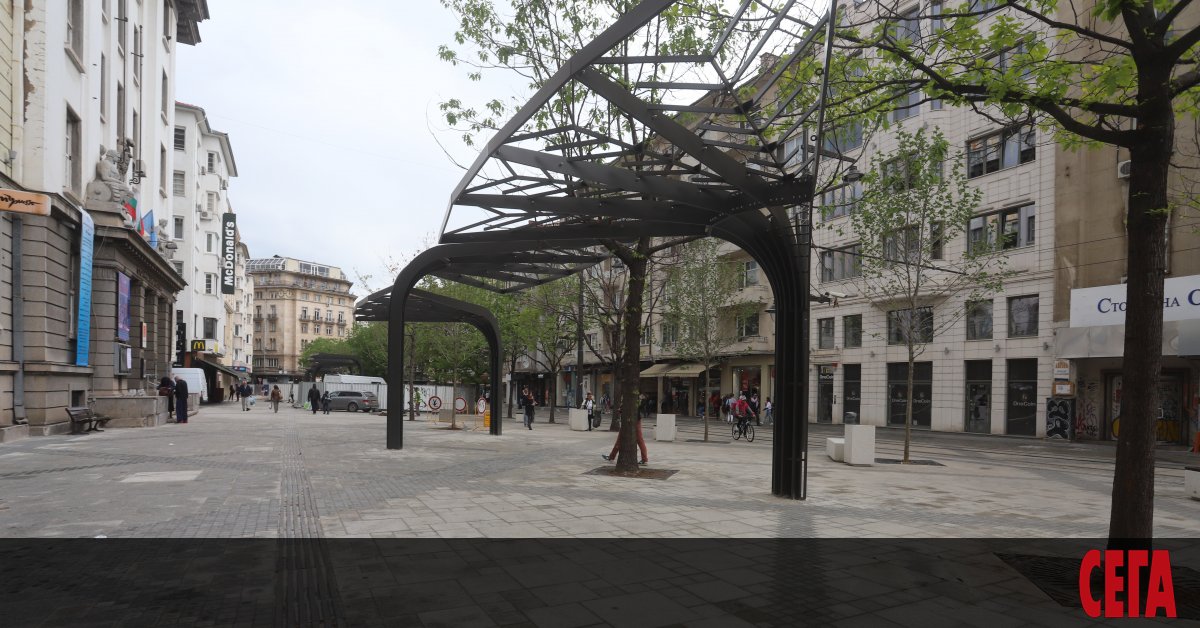 Ремонтът на столичния площад Славейков ще продължи и след премахването