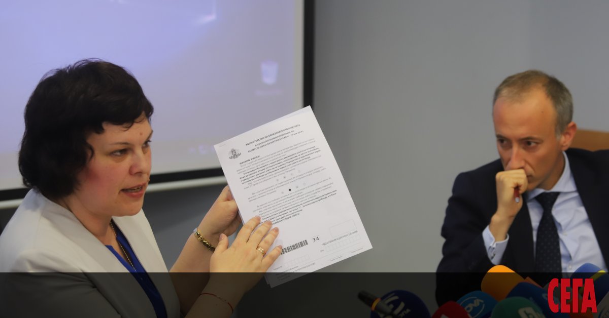 Просветното министерство продължава за поредна година с политиката си на