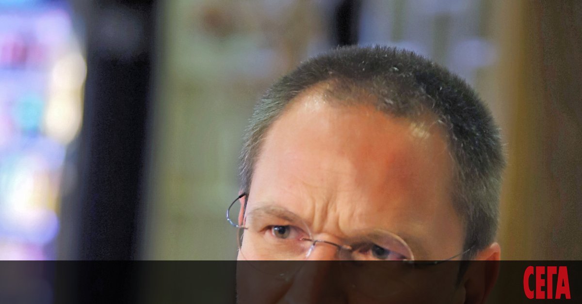 - Г-н Калпакчиев, според вас предложеният от правосъдния министър Данаил Кирилов