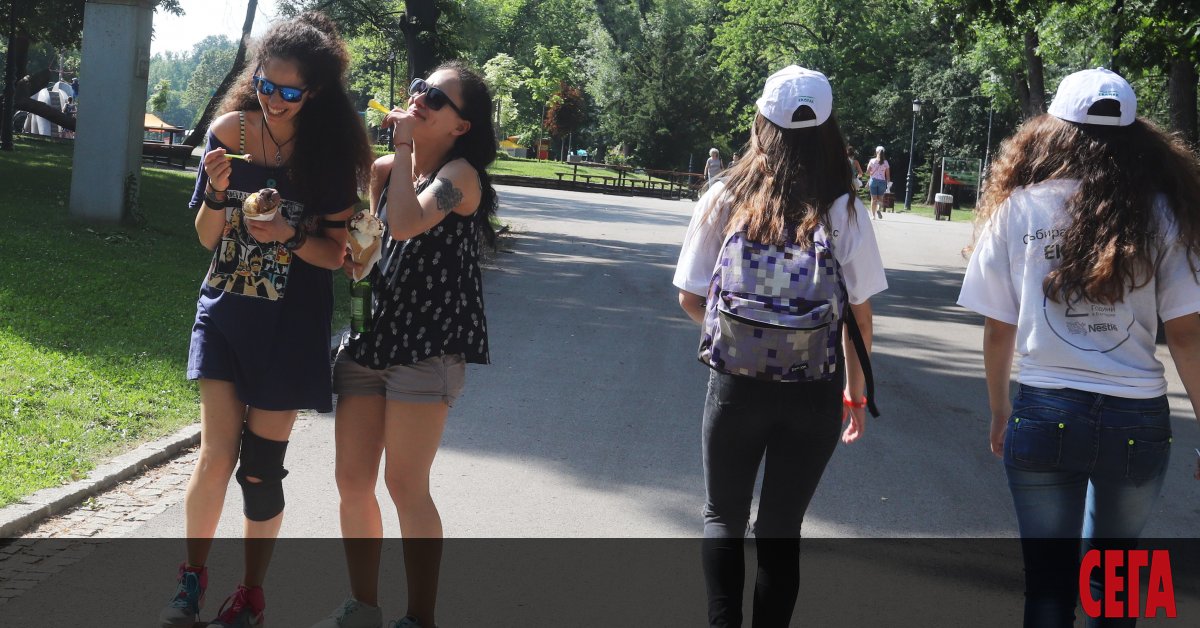 699 са седмокласниците в столицата, които все още не са