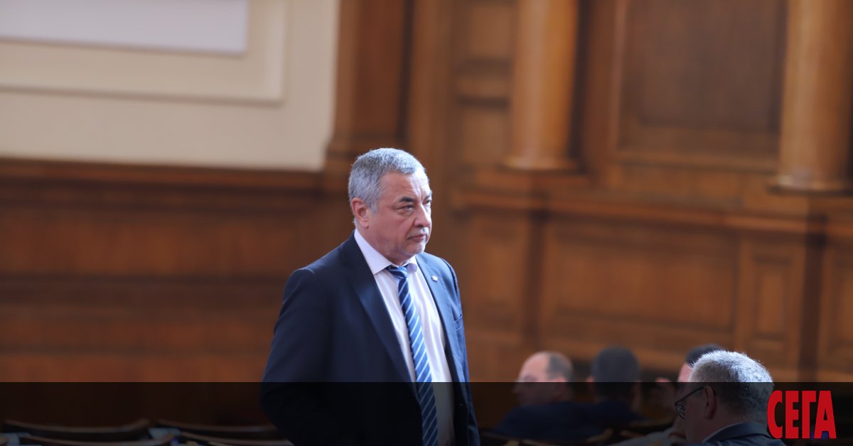 Седмици след като парламентът не прие забраната за пушене на